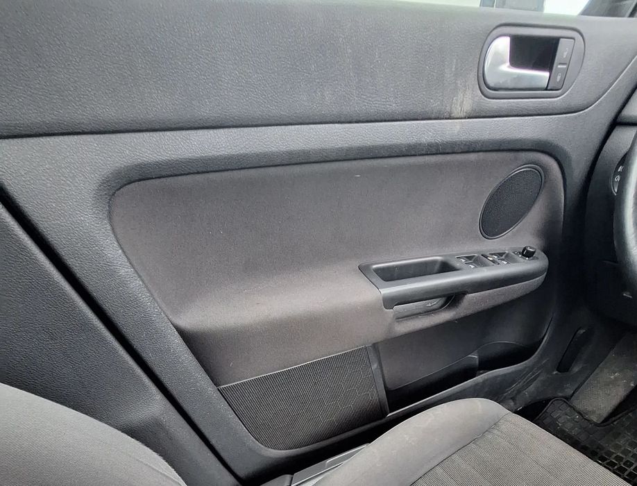 BOCZKI,TAPICERKA DRZWI 4X- VW GOLF V PLUS /EUROPA