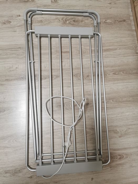 Elektryczna stojąca suszarka do prania, rozkładana