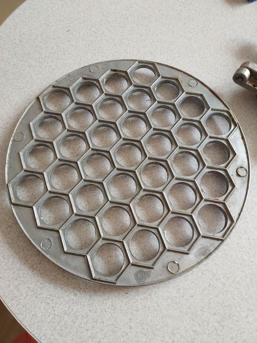 Для пельменів форма.