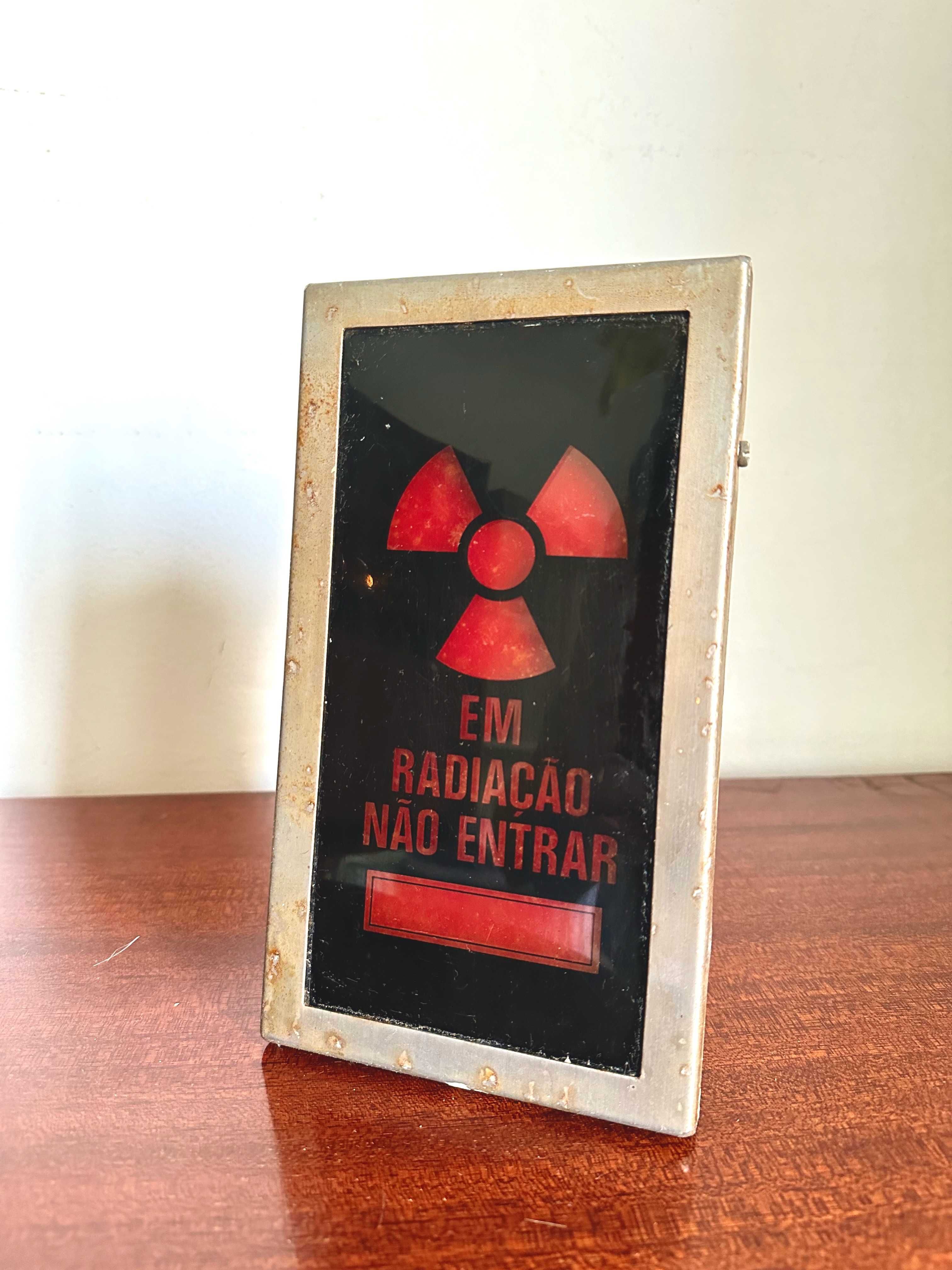 Sinal Luminoso Radiação - (Decoração Retro / Vintage)