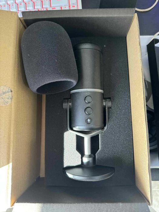 Combo Microfone Razer Seiren Elite e RAZER BlackShark V2 Pro