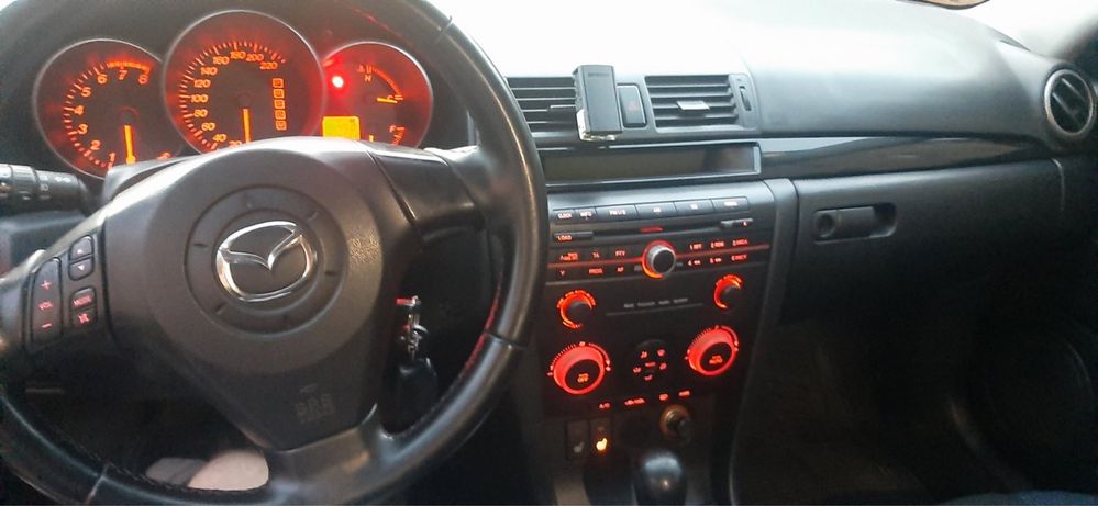 Продам Mazda 3