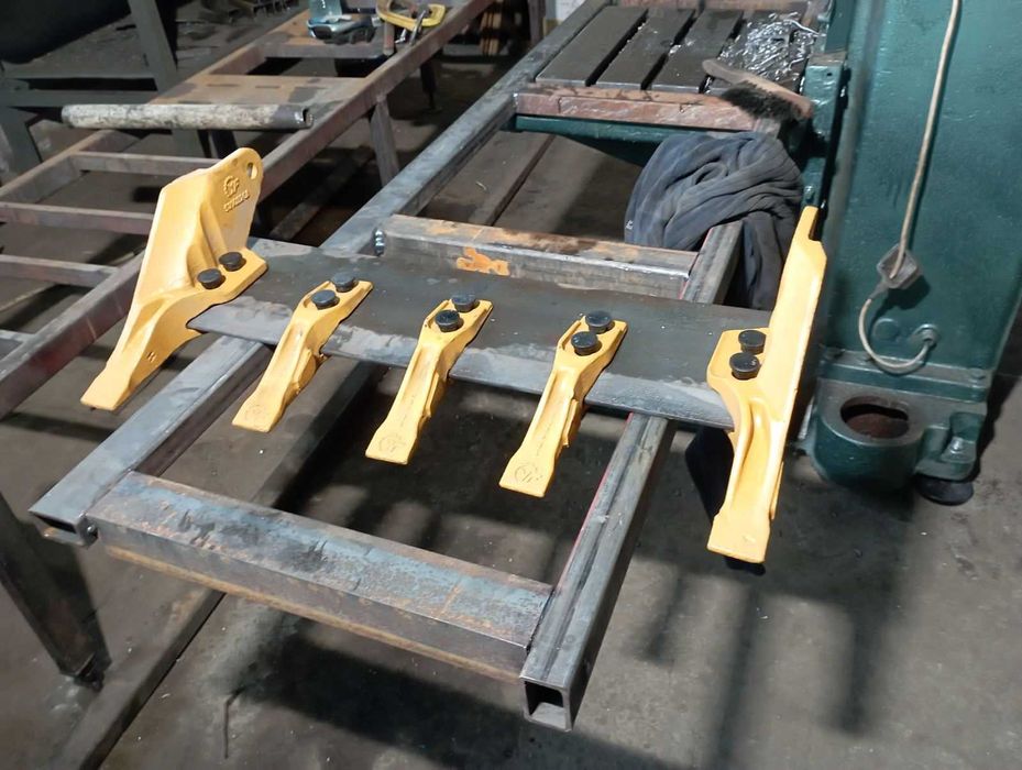 Лезо, ніж , лемех ковша, кромка ковша  зносостійка сталь, броня 500НВ