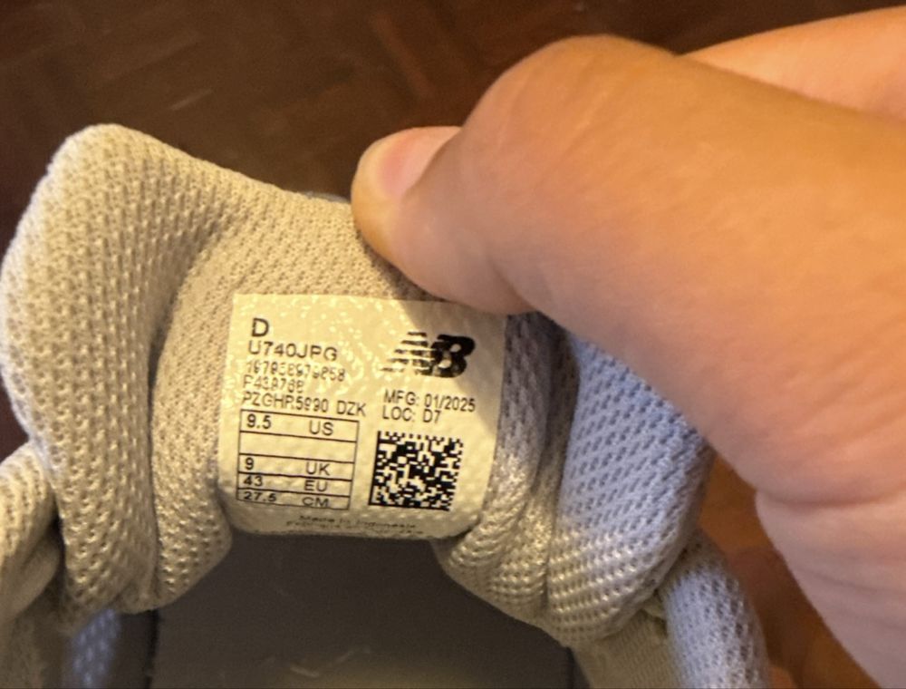 New Balance 740 cinza e branco — quase novos, com etiqueta