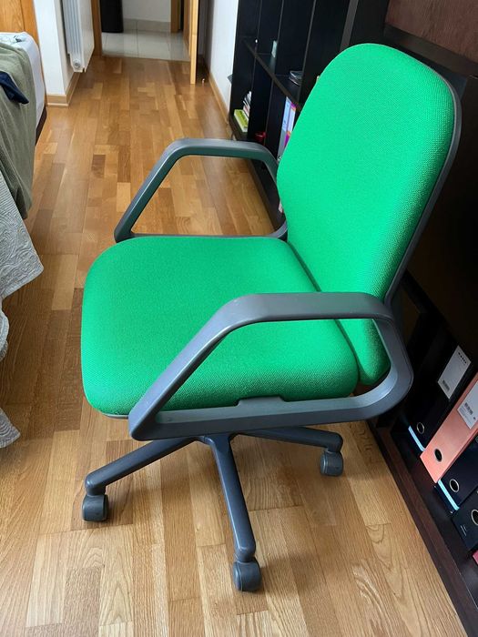 Cadeira de escritorio verde