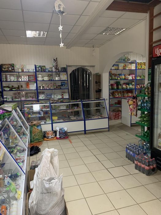 Магазин в селі Слобода Комарівці.