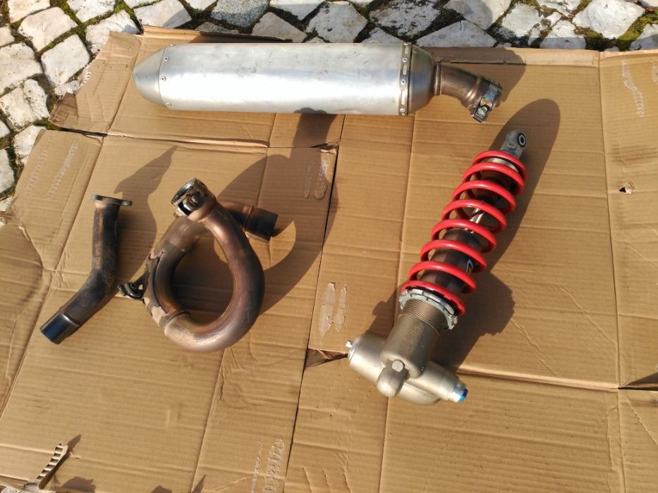 Amortecedor traseiro e coletor Escape  YZ450F 2012