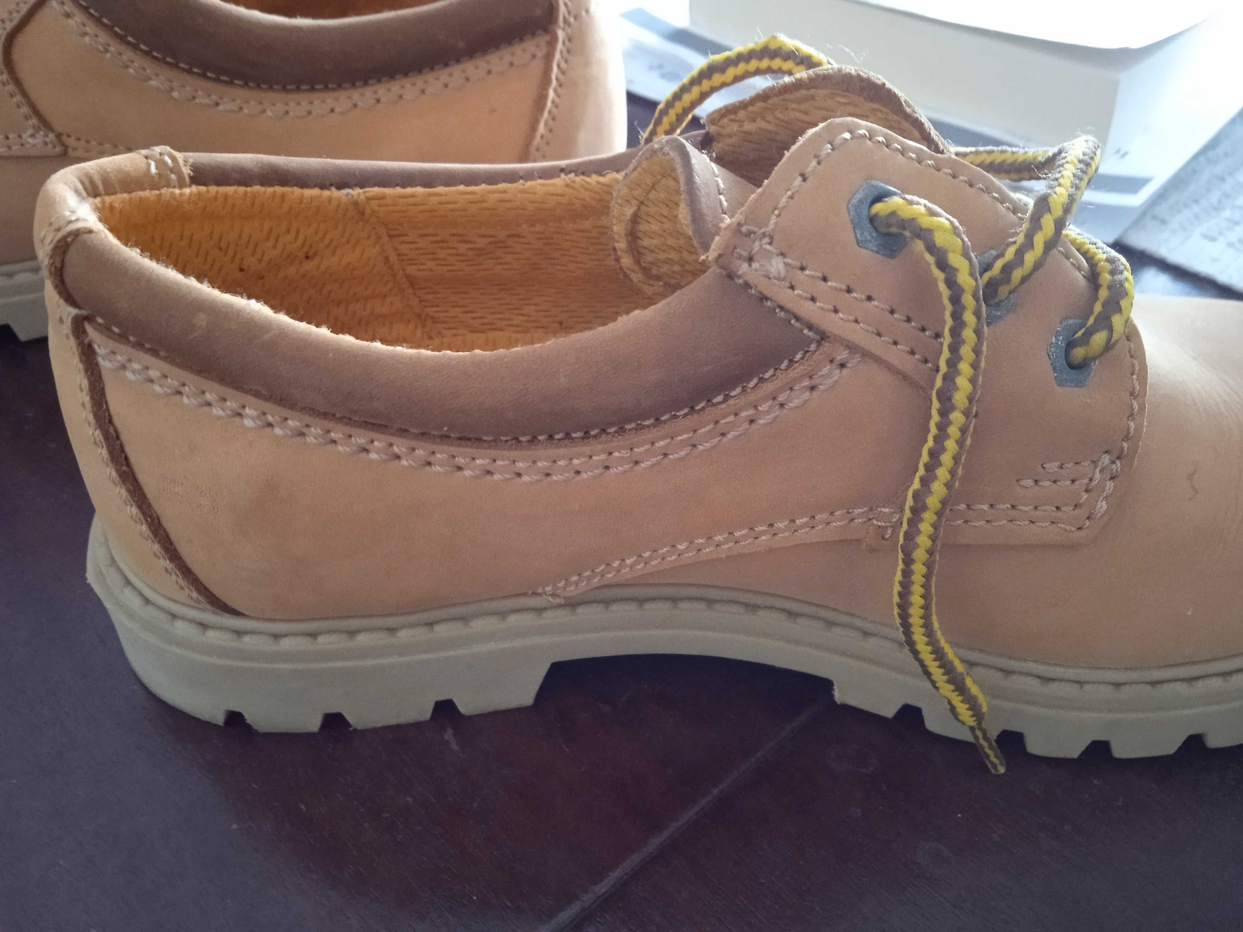 Sapatos amarelo-mostarda novos, 37
