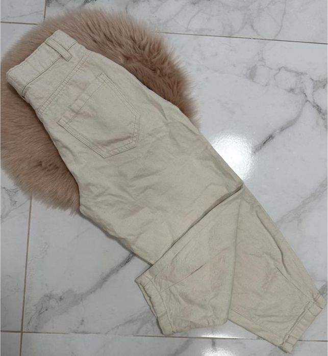 Стильные молочные джинсы мом с защипами Denim co