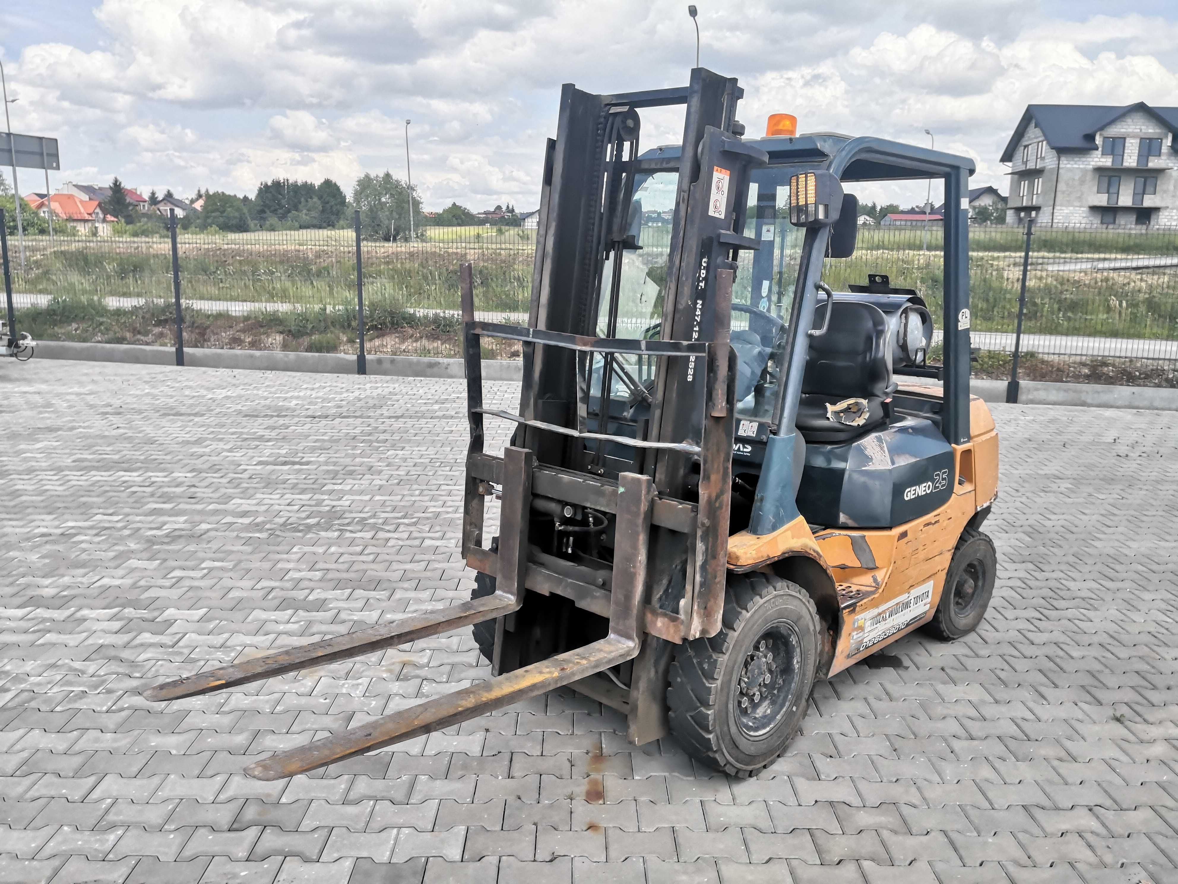 wózek widłowy TOYOTA 40-7FG25 Książka UDT możliwy dowóz widlak