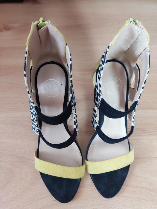 Sandałki żółto czarne