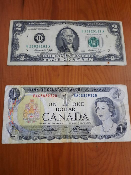 Dólares: Americano e Canadense ( EUA; Canadá] ainda em circulação