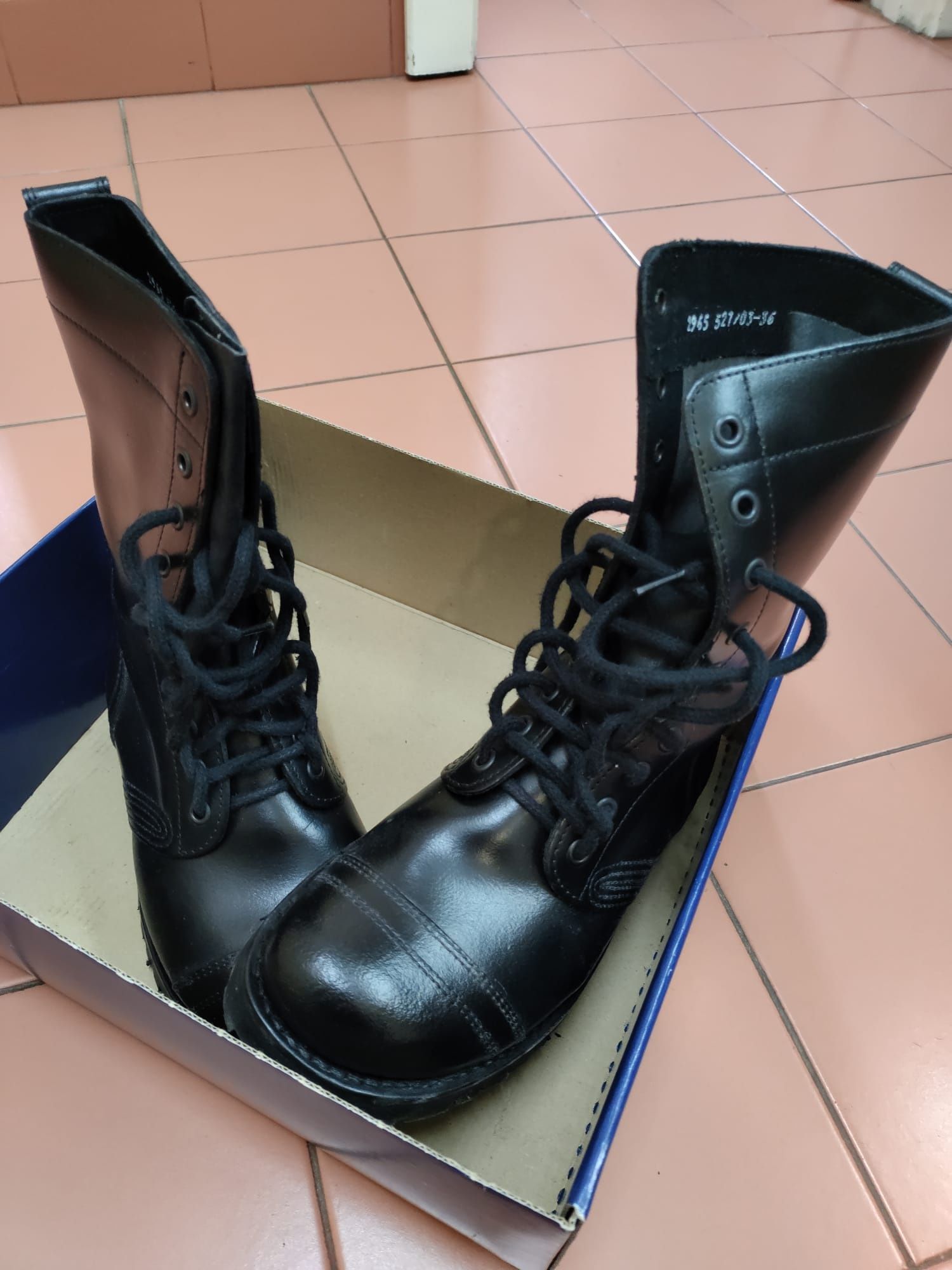 Botas militares pretas