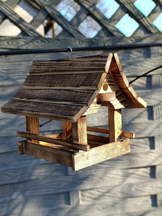 Karmnik dla ptaków góralski drewniany opalany wiszący