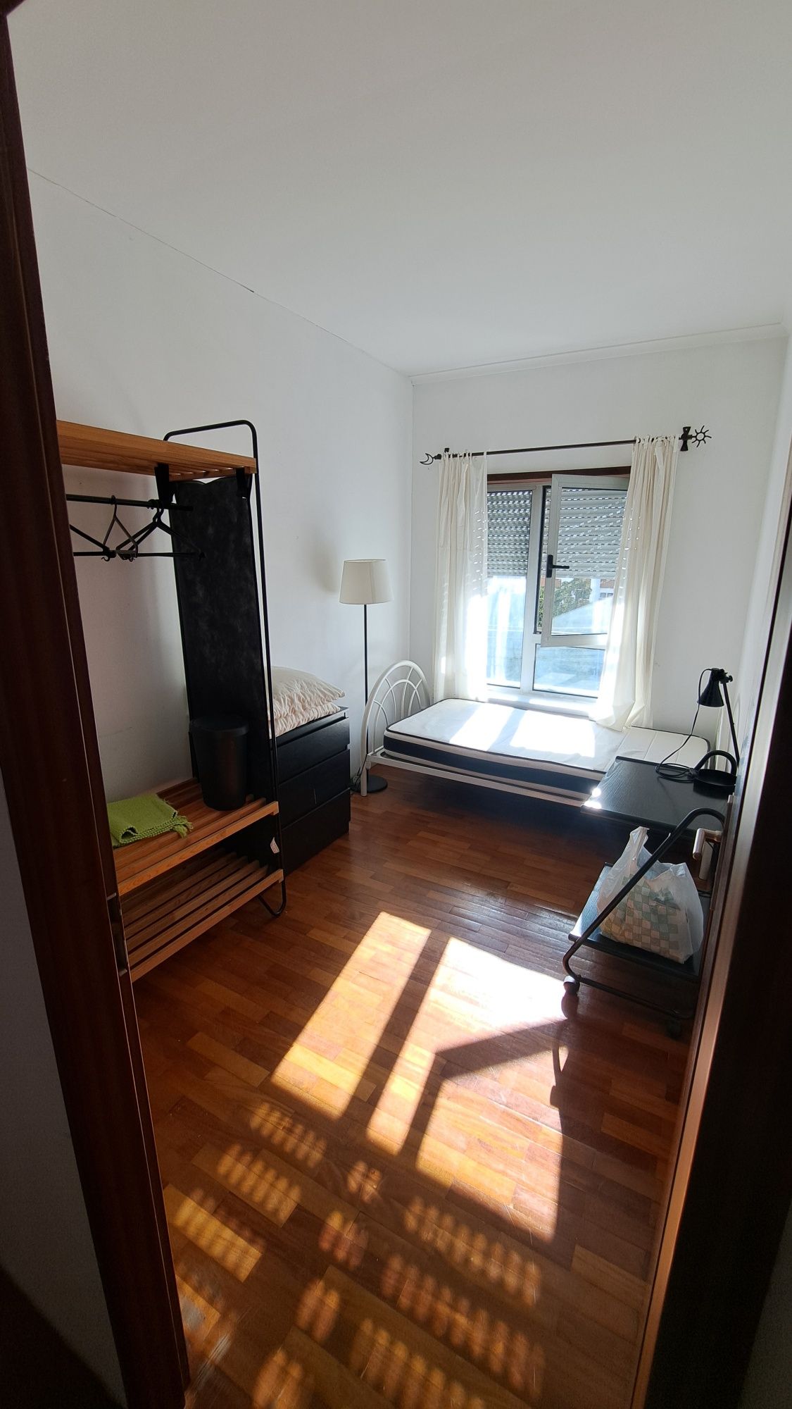 Quarto para arrendamento mensal a raparigas estudantes