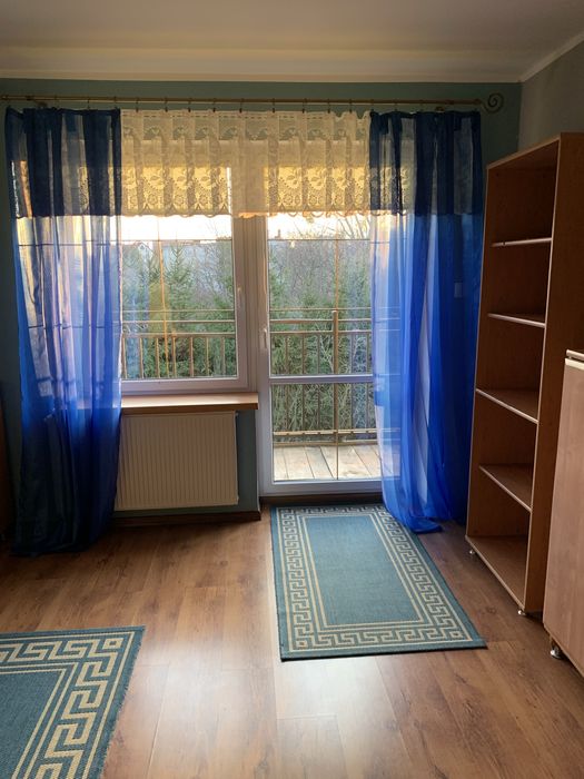 Duży pokój z balkonem