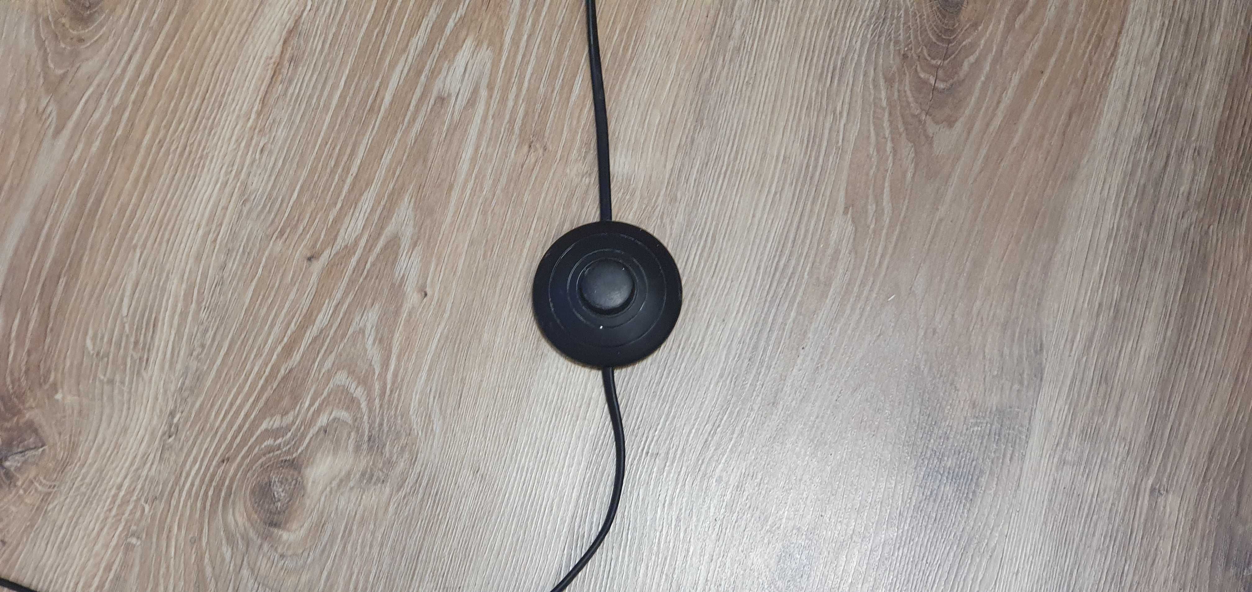 Lampa stojąca z regulowanym ramieniem
