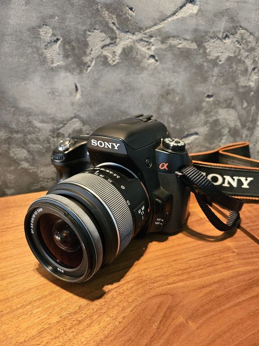 Aparat fotograficzny Sony Alfa 500 z dodatkami