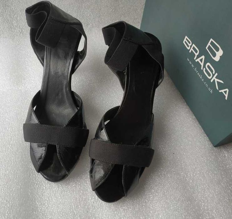 Женские босоножки лакированные. Жіночі босоніжки лаковані