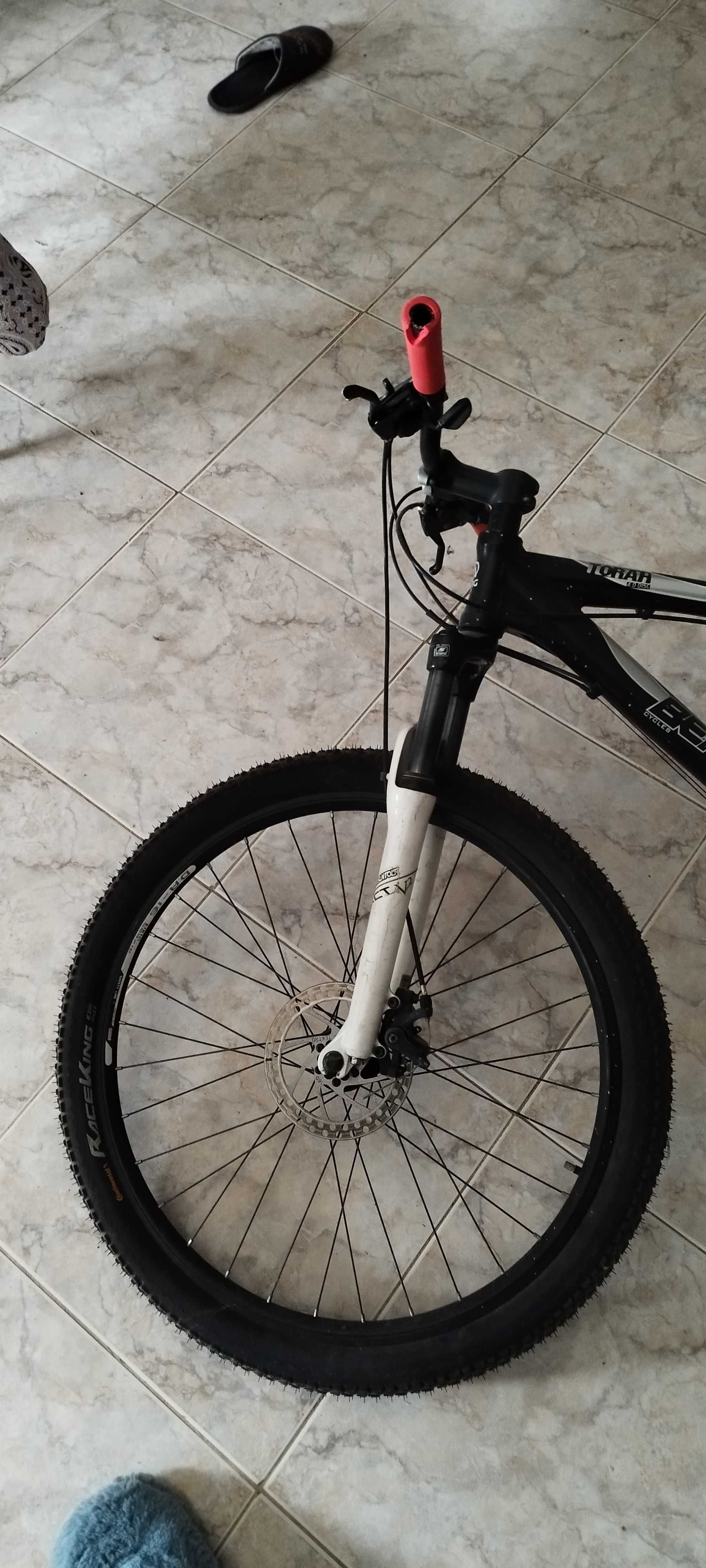 Bicicleta de estrada/btt