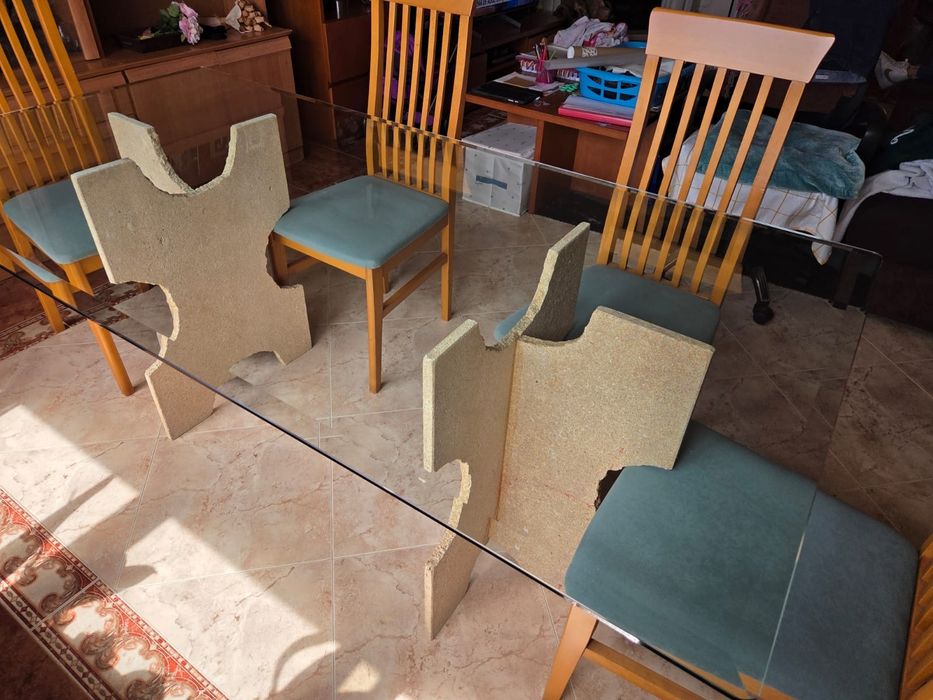 Mesa vidro Pés pedra 1.80x90cm + 6 Cadeira Madeira Usado Bom Estado