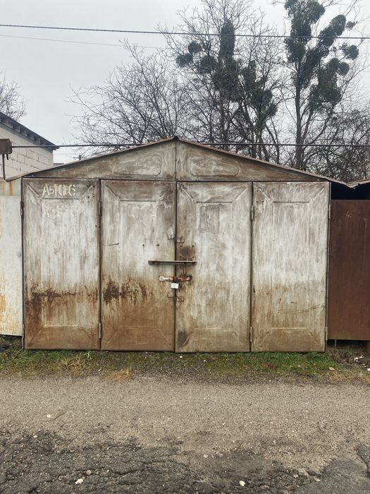 Гараж металевий з погребом