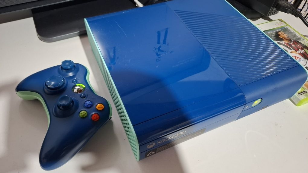 Xbox 360 E 500Gb Limited Edition Blue