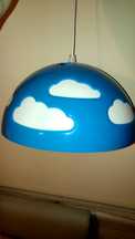 Lampa wisząca w chmurki Skojig firmy Ikea.