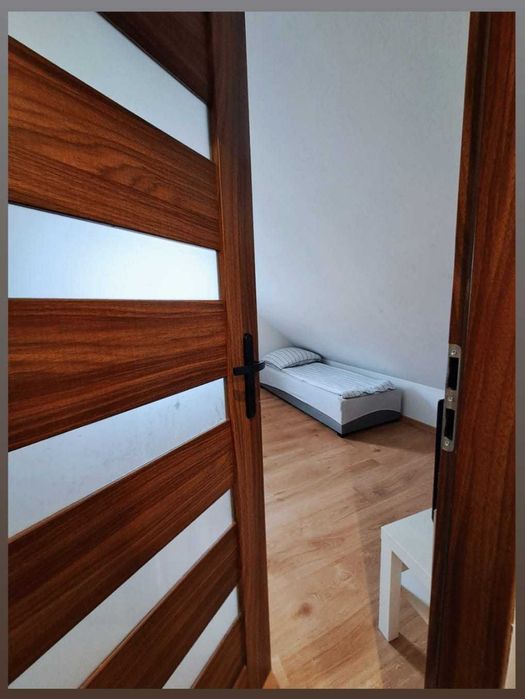 Niezależny dom  kwatery noclegi dla firm plac na sprzęt parking 7 osób