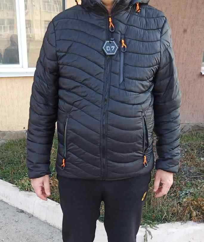 Мужская куртка ветрозащитная 52-54 р черная с капюшоном
