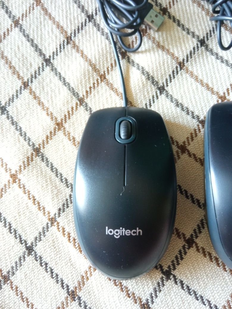 Миша Logitech B100