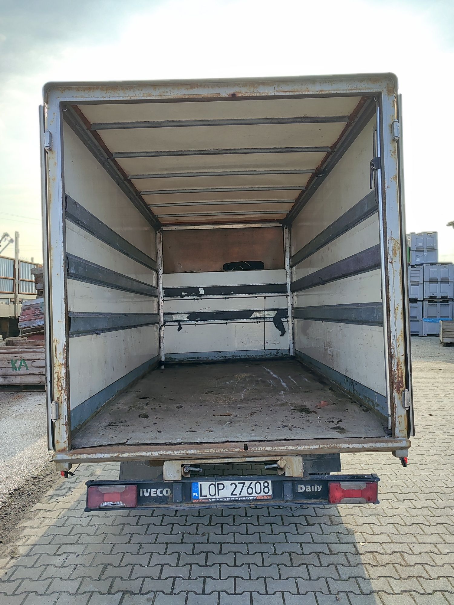 Iveco 35c15 kontener 8 Euro Palet