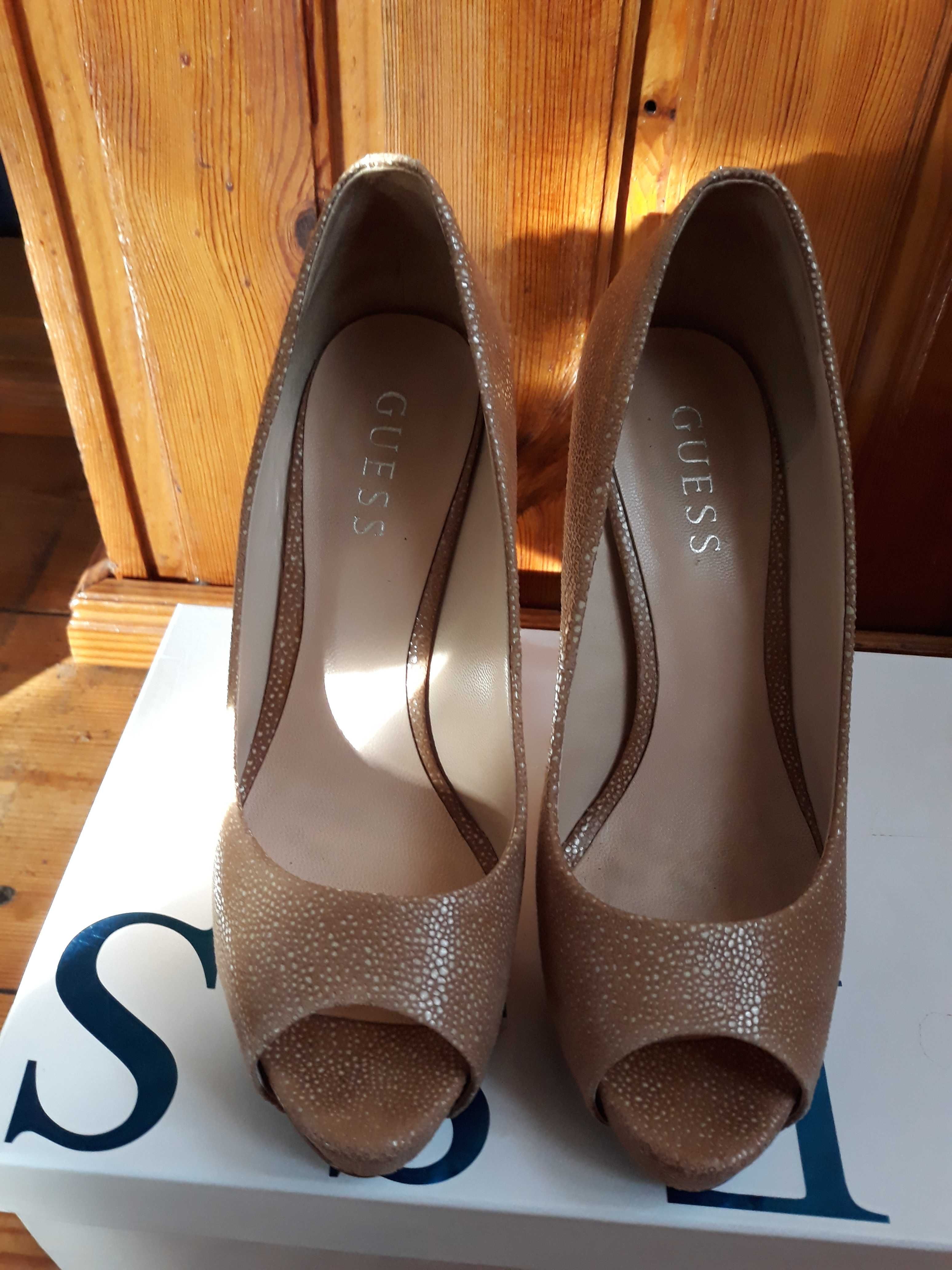 Buty marki Guess - szpilki beżowe, rozmiar 36 i 1/2