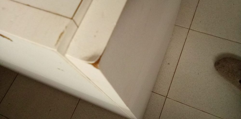 Móvel branco com gaveta