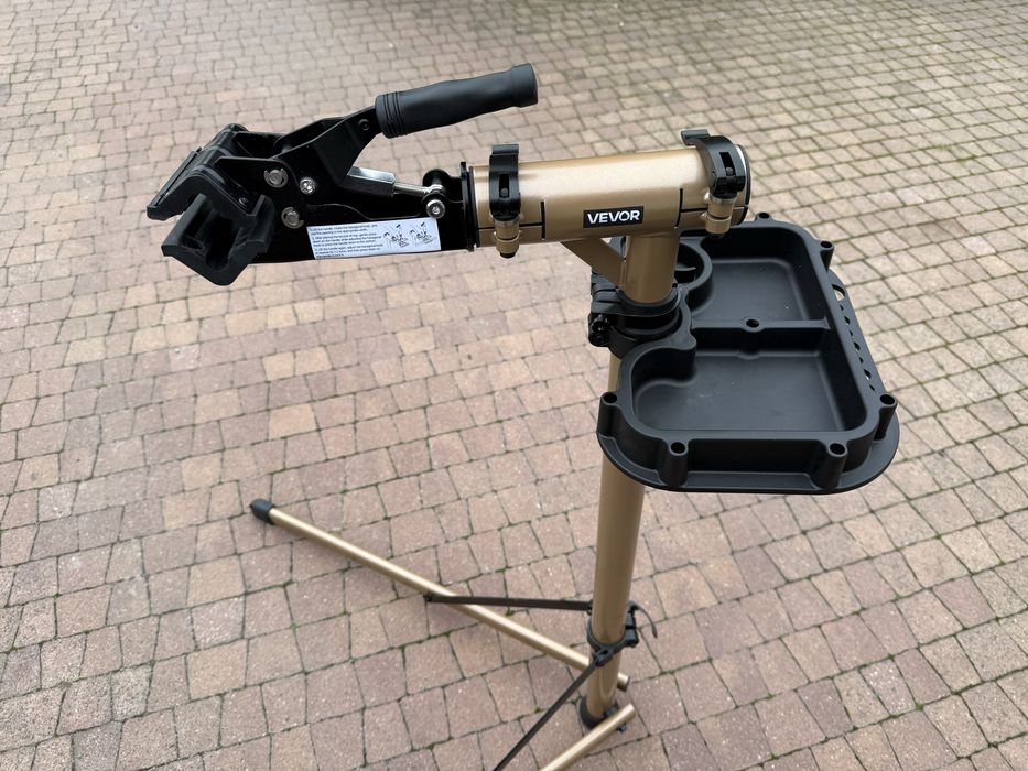 Stojak rowerowy serwisowy