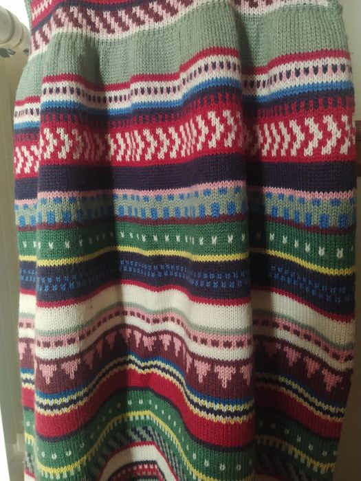 Vestido de lã malha trabalhada à mão