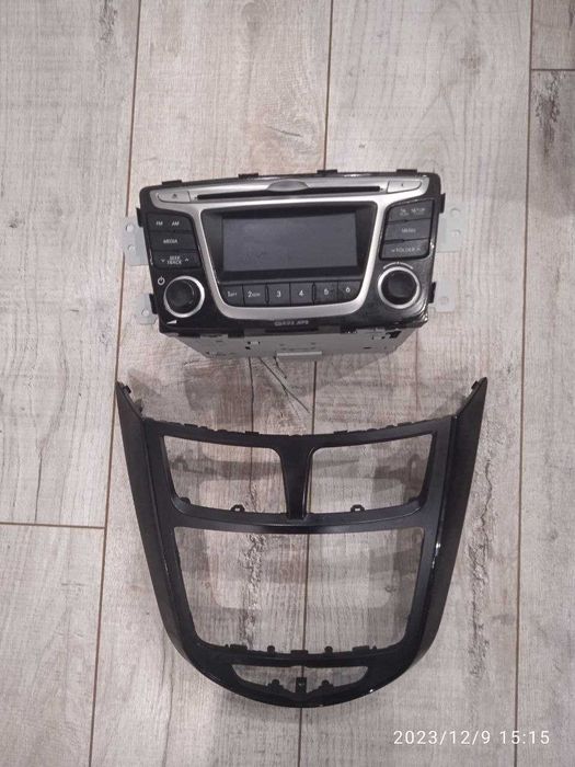 Автомагнілола та рамка