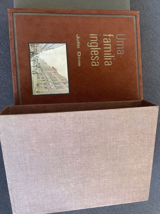 Livro Uma familia inglesa