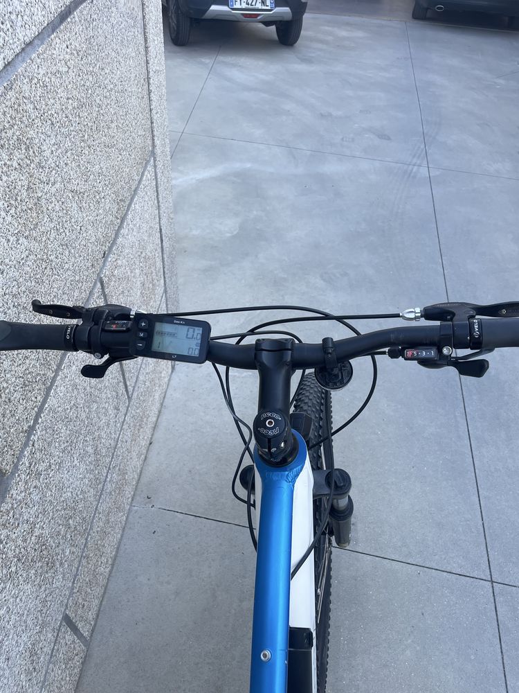 bicicleta elétrica (NCM Moscow M3)