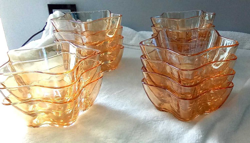 Świąteczna kolekcja Pepco 19 miseczek gwiazdka złoty odcień szkła