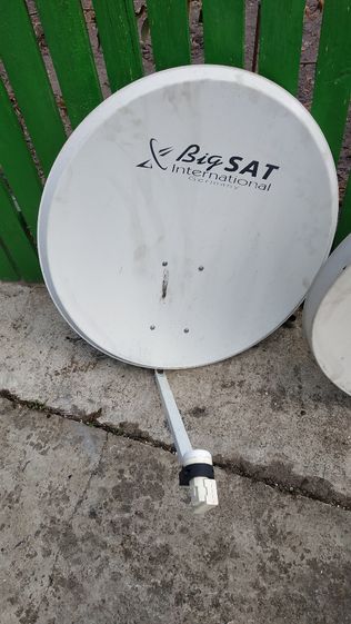 Супутникова антена BіgSat з кріпленням та 4 головками