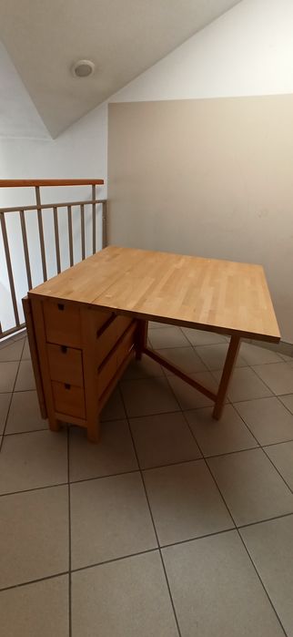 Drewniany rozkładany stół IKEA, brzozowy z szufladami