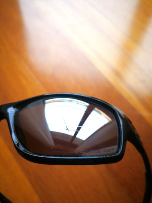 Oculos de sol Oakley canteen