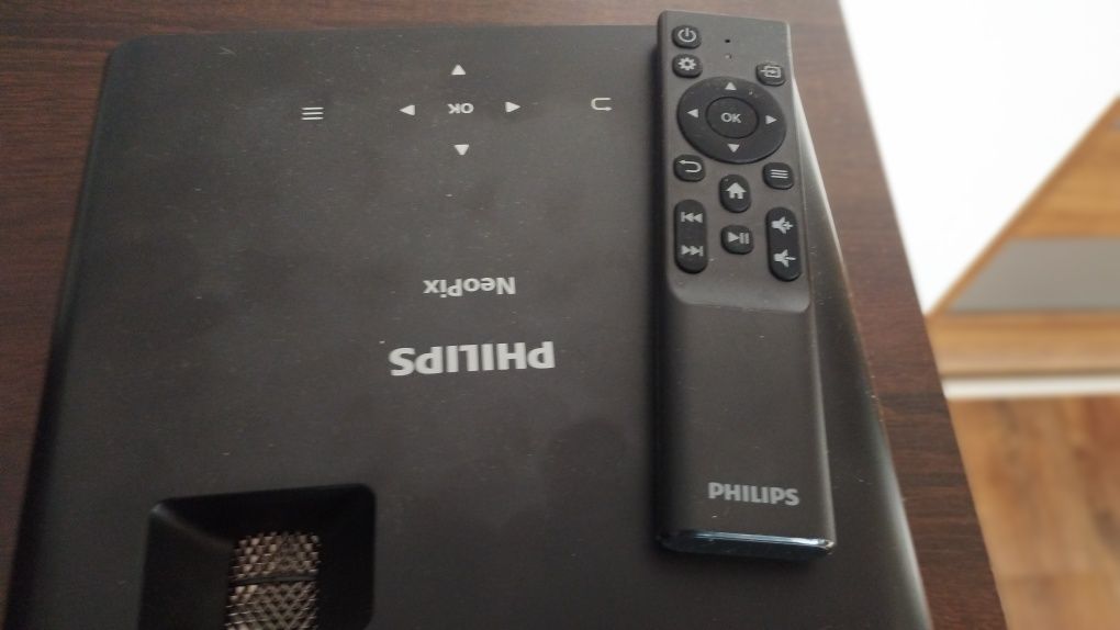 Zestaw Projektor Philips wraz z ekranem i stojakiem