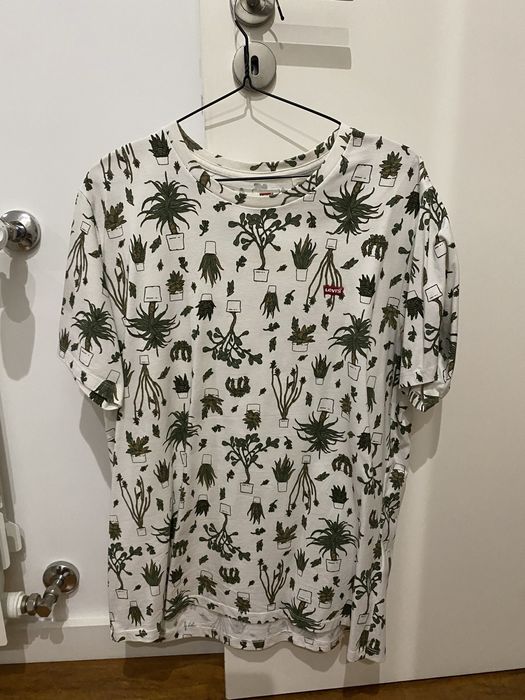 T shirt, marca Levis, tamanho L