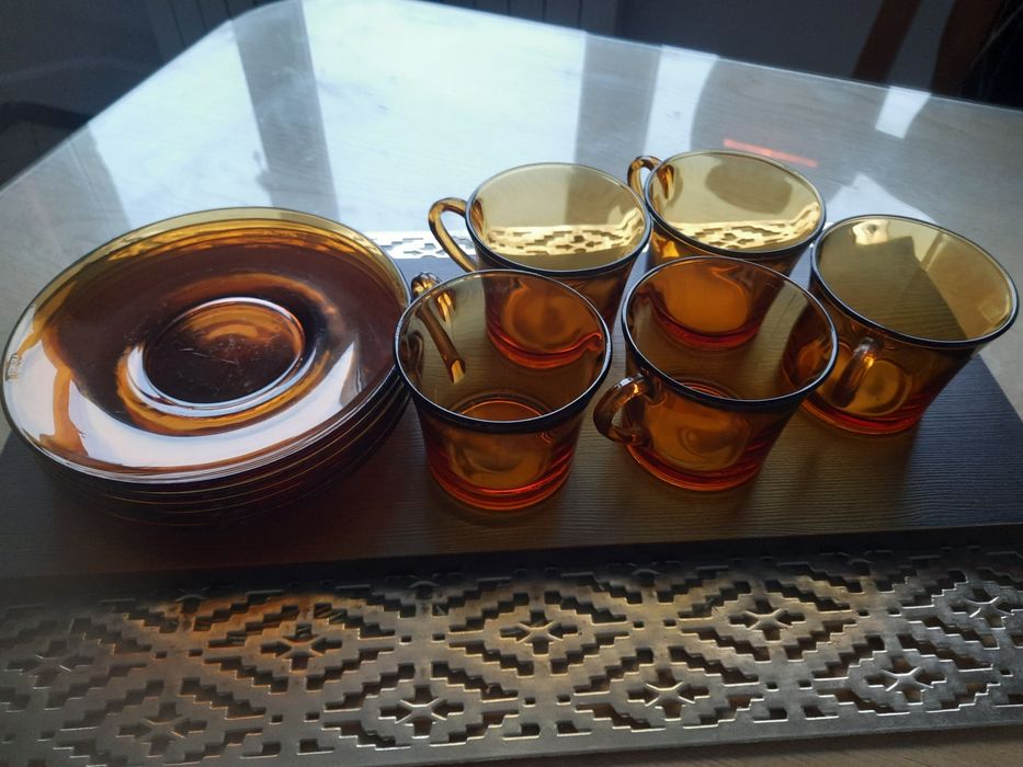 Zestaw kawowy 5 filiżanek z talerzykami