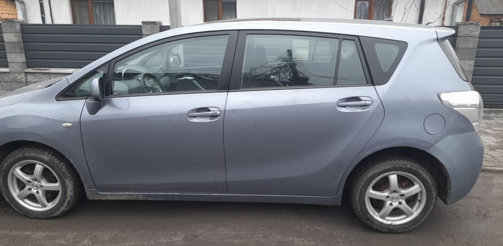 Toyota Corolla verso 2010 7 місць