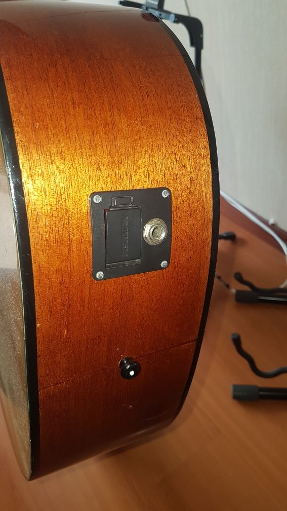 Troco Fender electroacústica por viola de valor equivalente