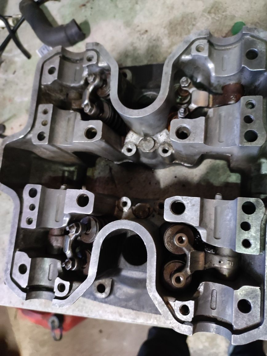 Glowica honda vf500f przednia