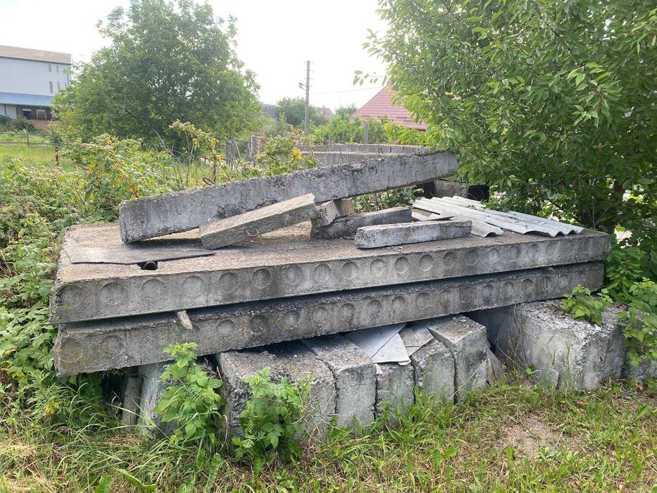 Бетонні блоки, балки, кільця криничні